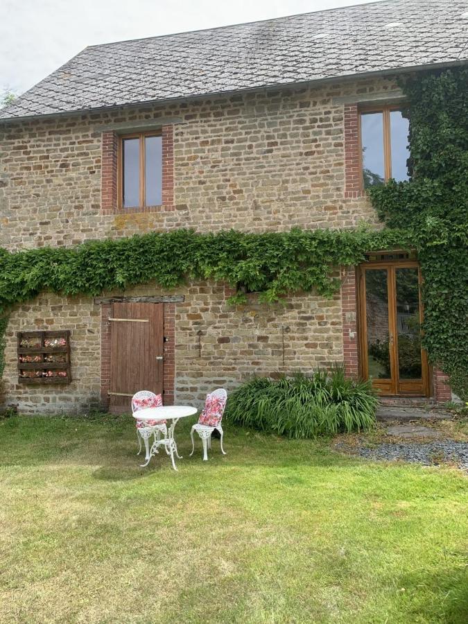 Les Rouges Terres Gites - La Vieille Grange Saint-Amand  Exterior photo